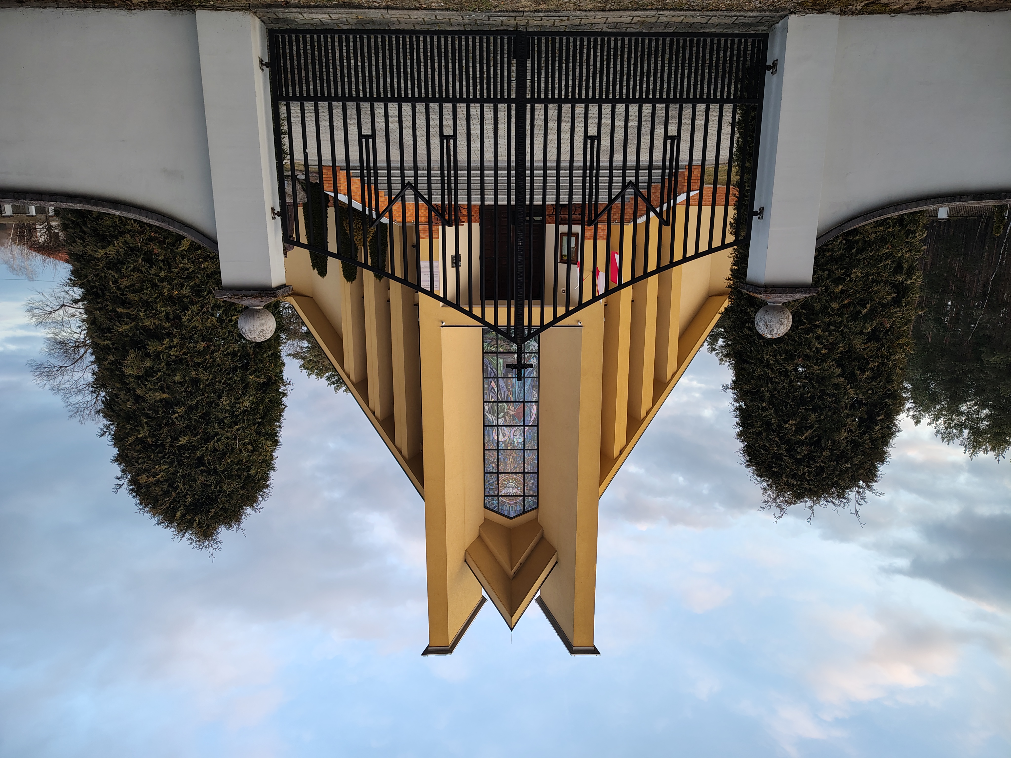 Kościół Nawiedzenia NMP Stary Bidaczów - elewacja 3