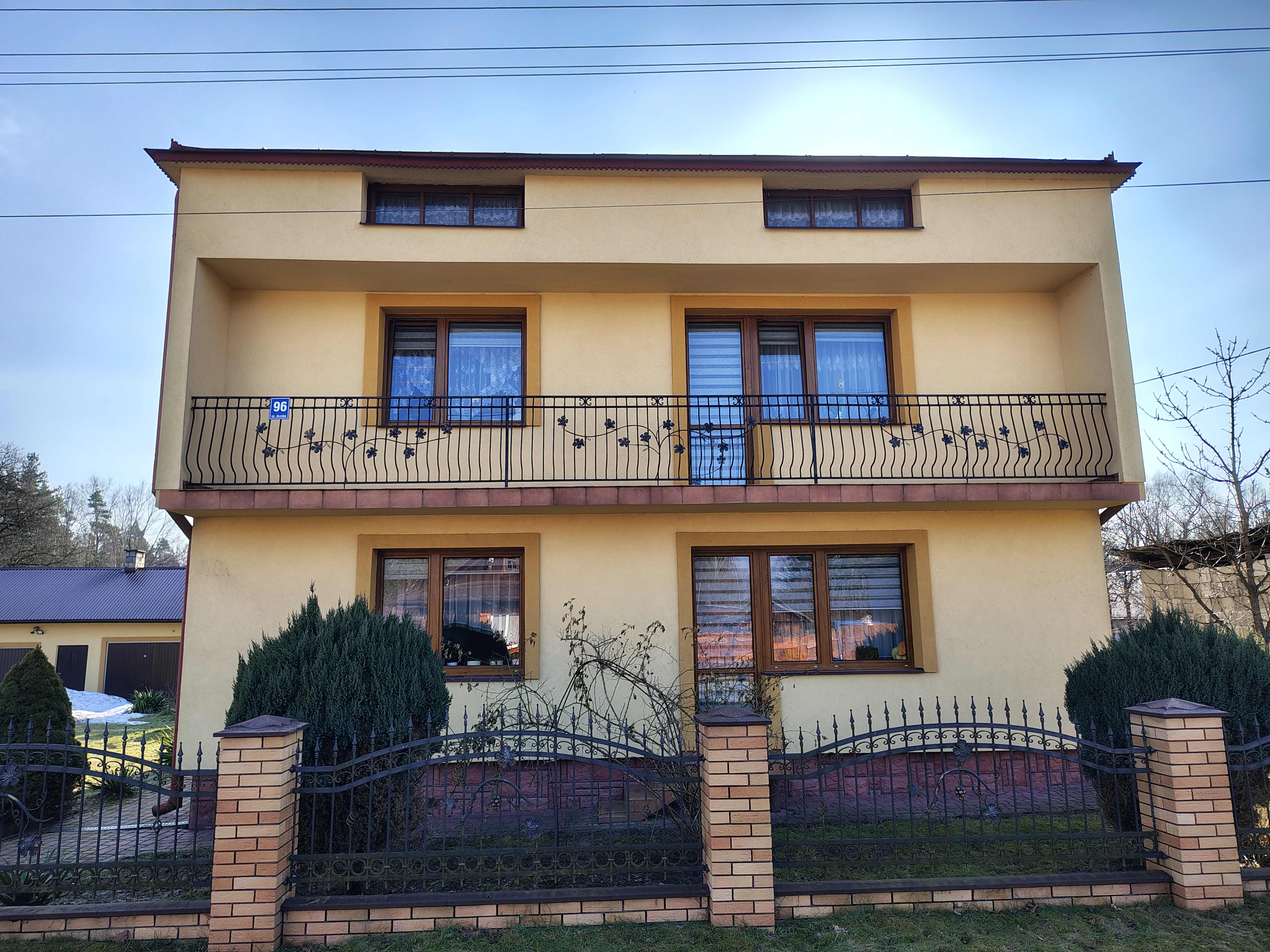 Dom jednorodzinny tradycyjny styl - widok 4