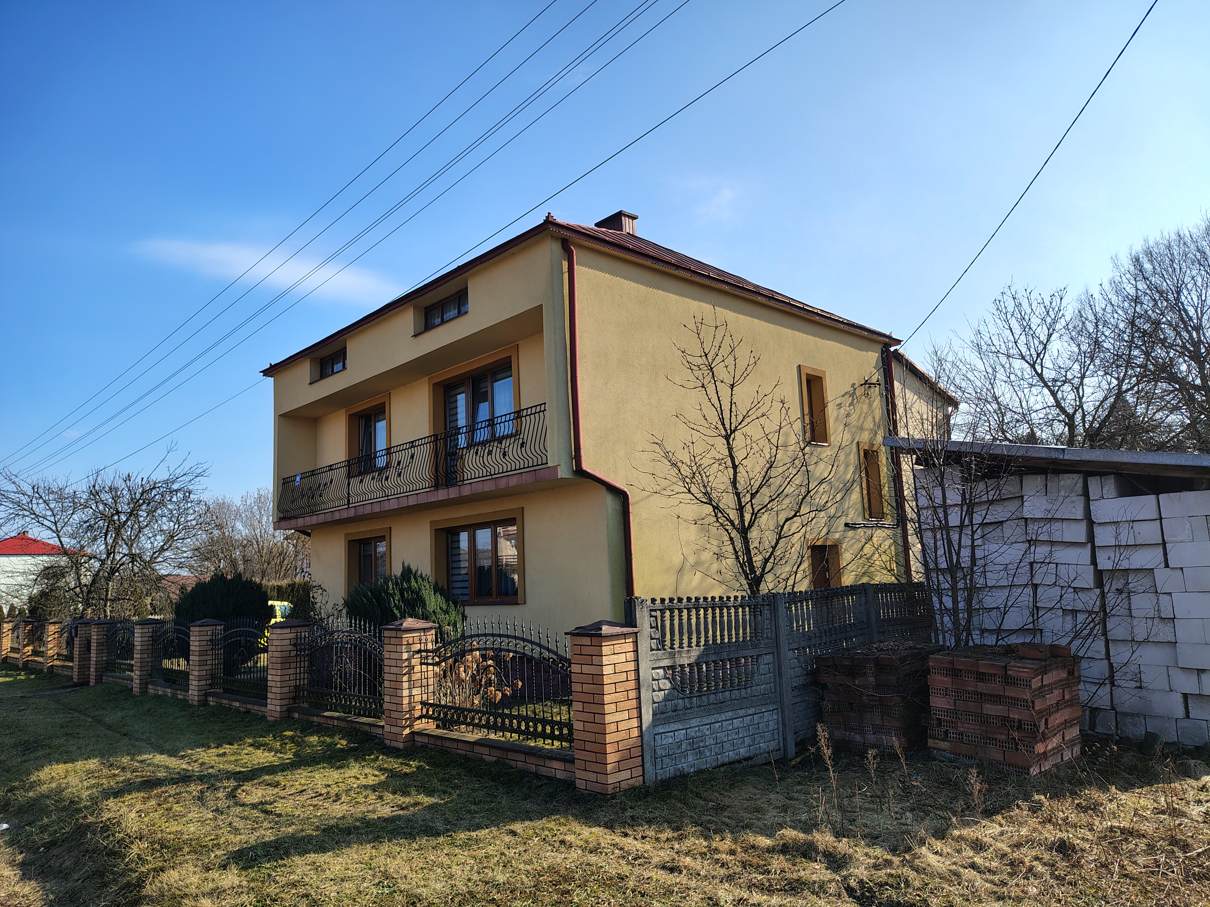 Dom jednorodzinny tradycyjny styl - widok 5