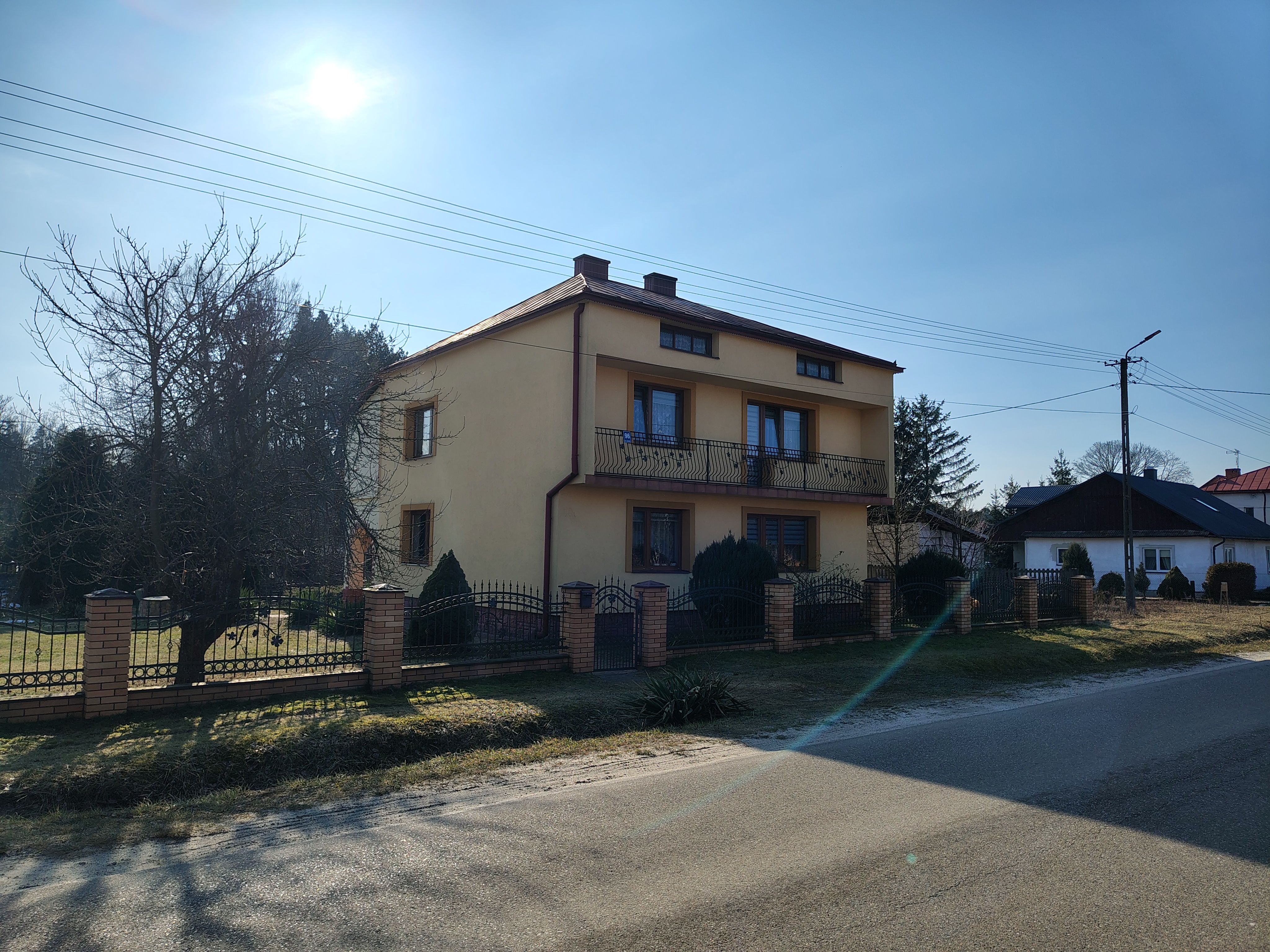 Dom jednorodzinny tradycyjny styl - widok 8