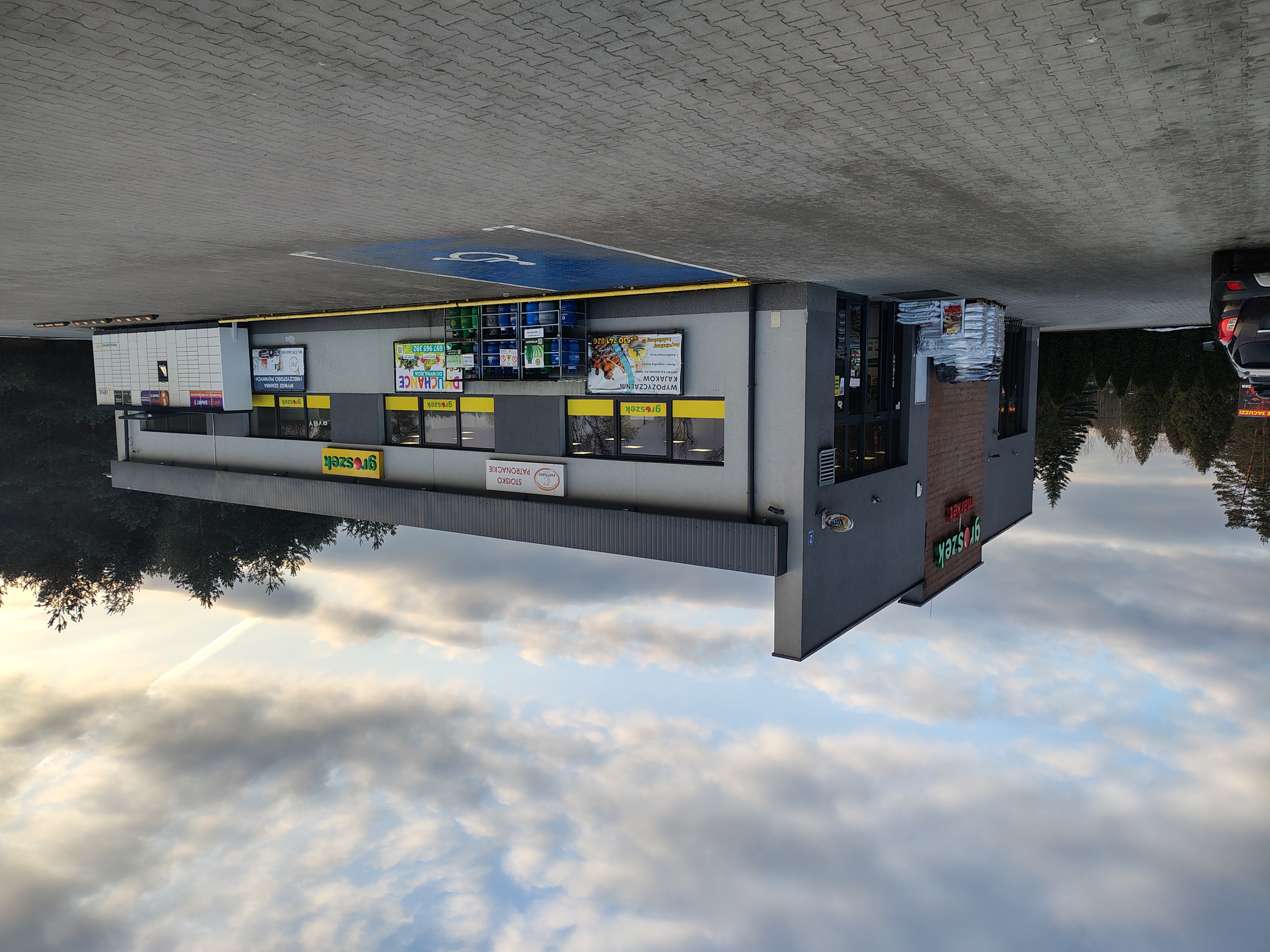 Supermarket Groszek Harasiuki - elewacja 2