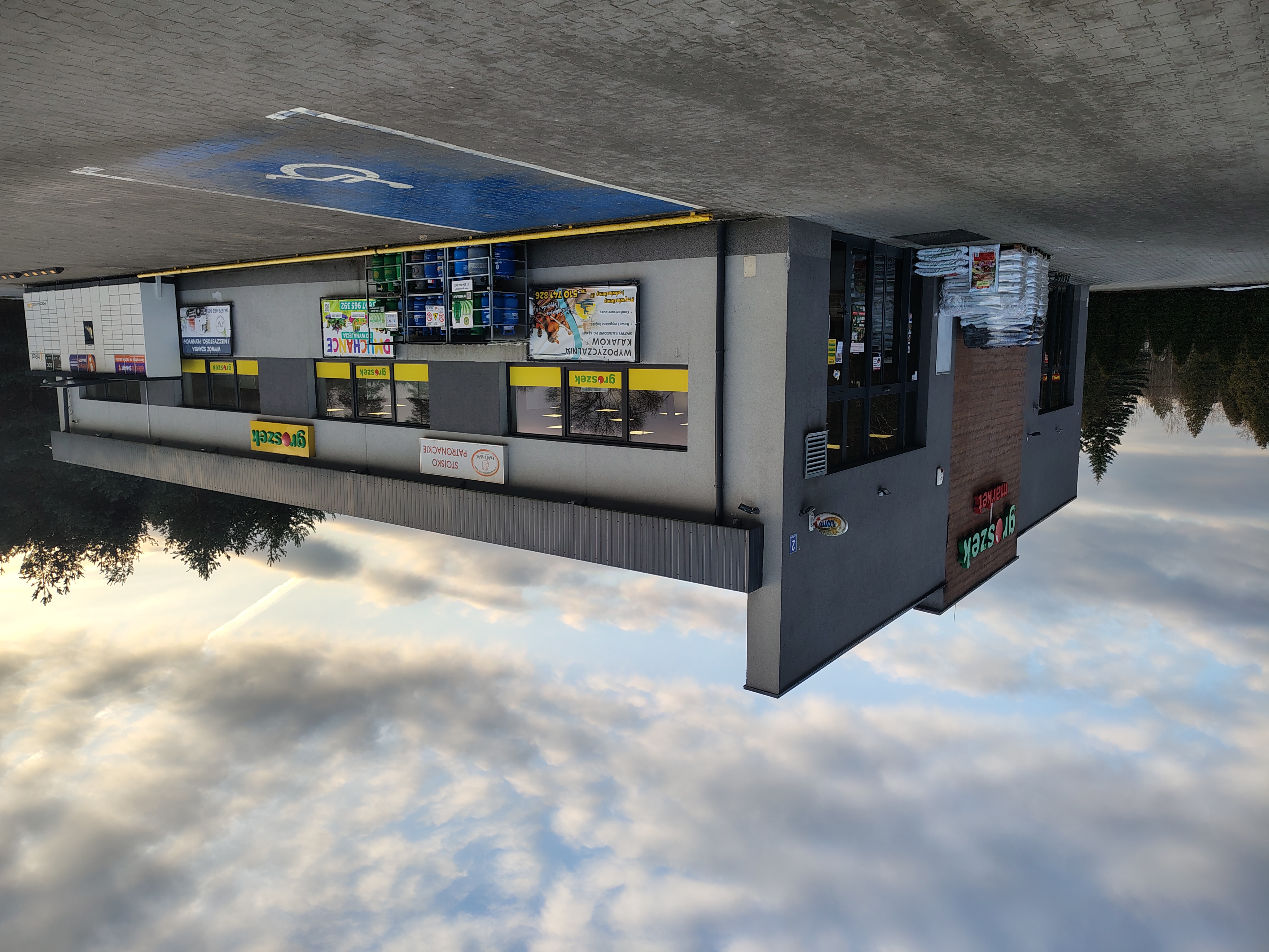 Supermarket Groszek Harasiuki - elewacja 3