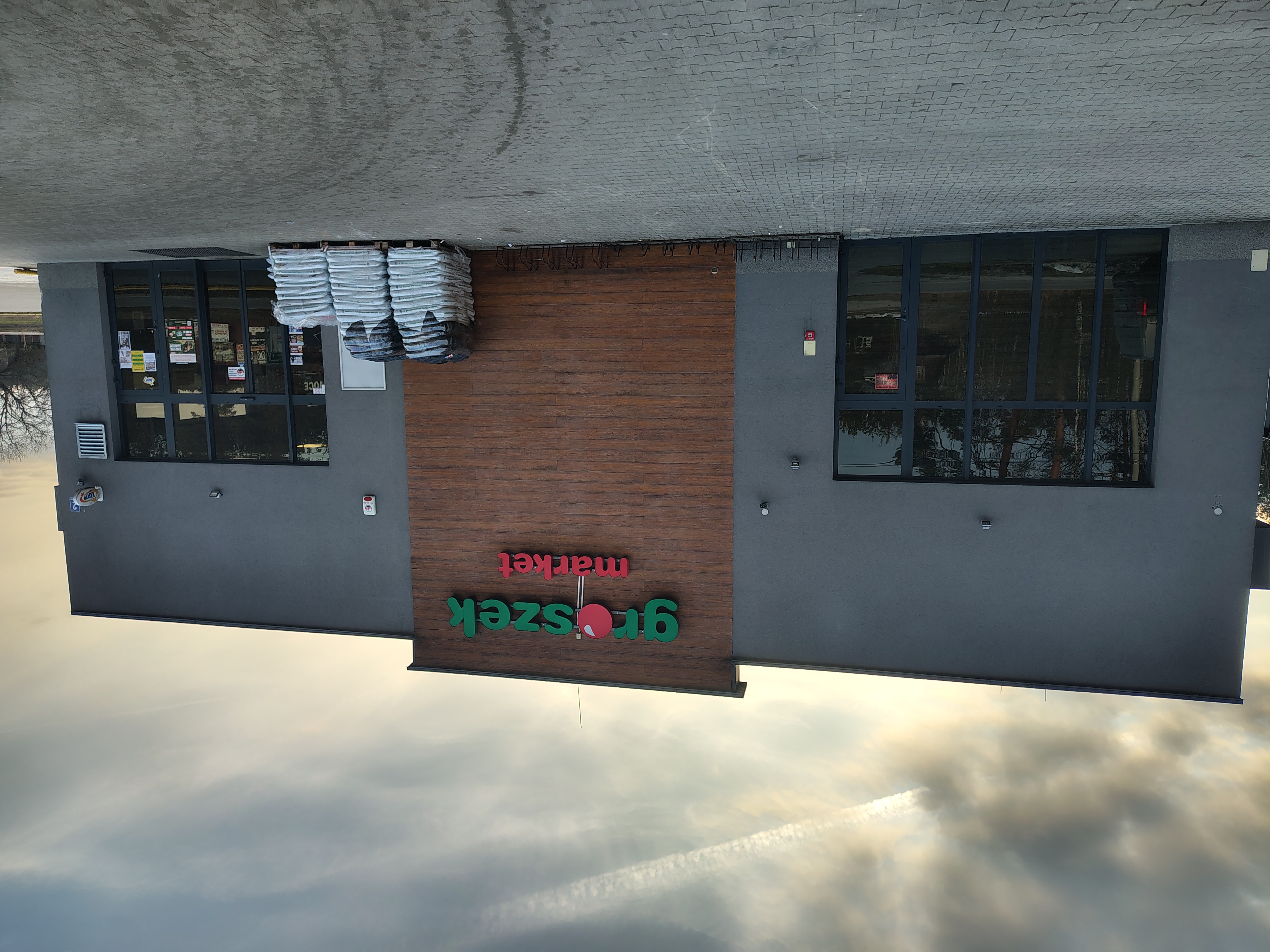 Supermarket Groszek Harasiuki - elewacja 4