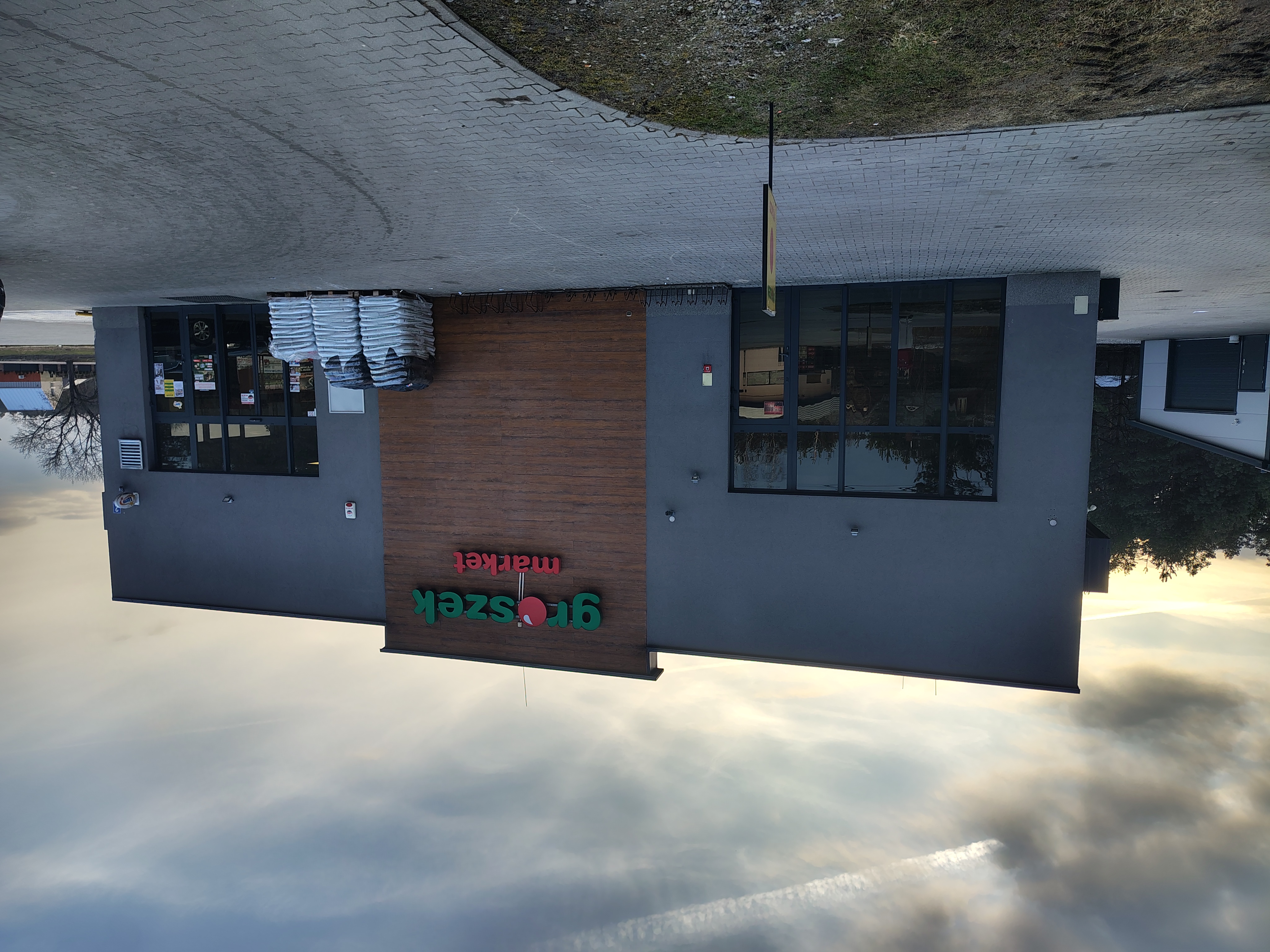 Supermarket Groszek Harasiuki - elewacja 5