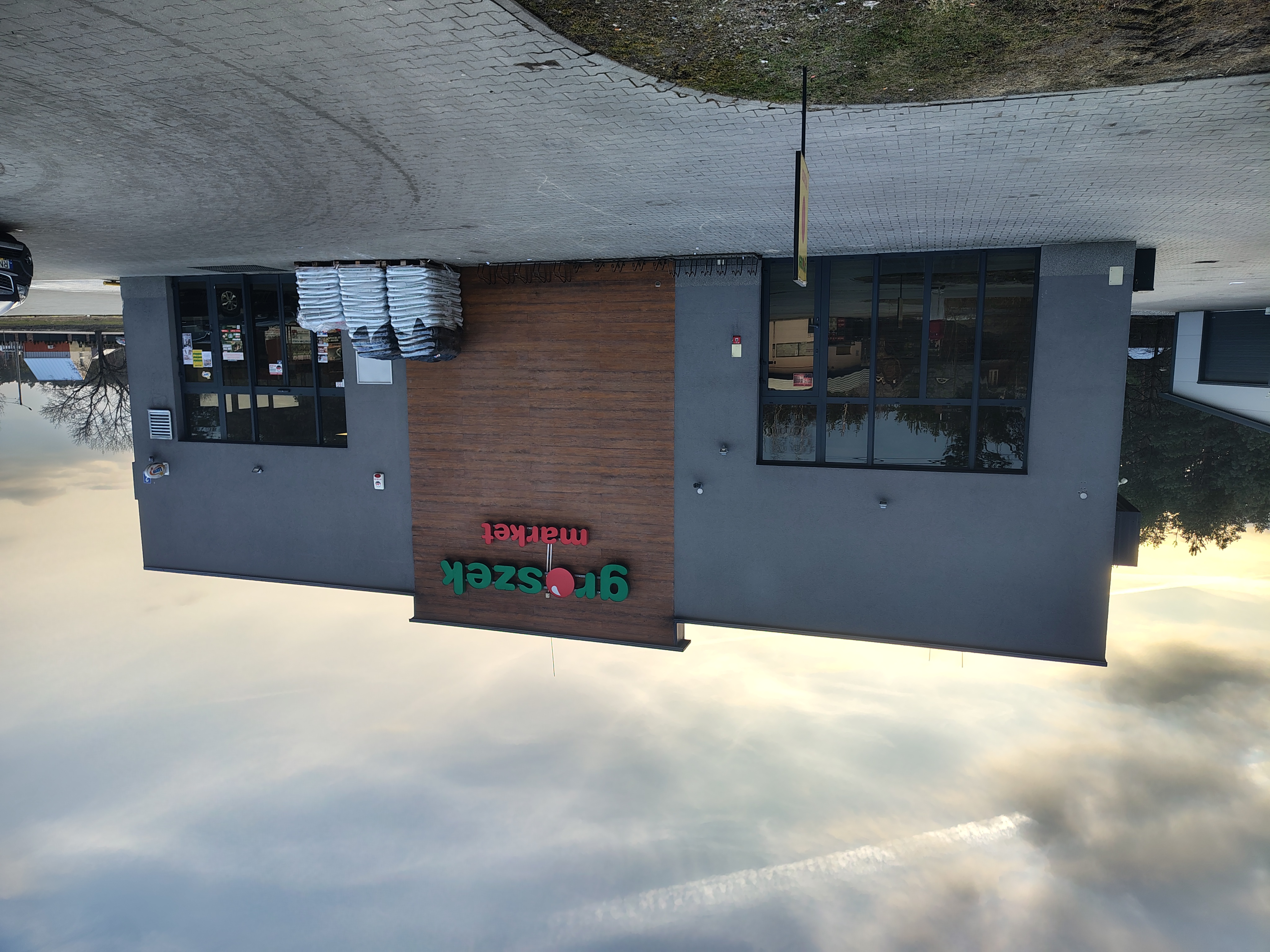 Supermarket Groszek Harasiuki - elewacja 6