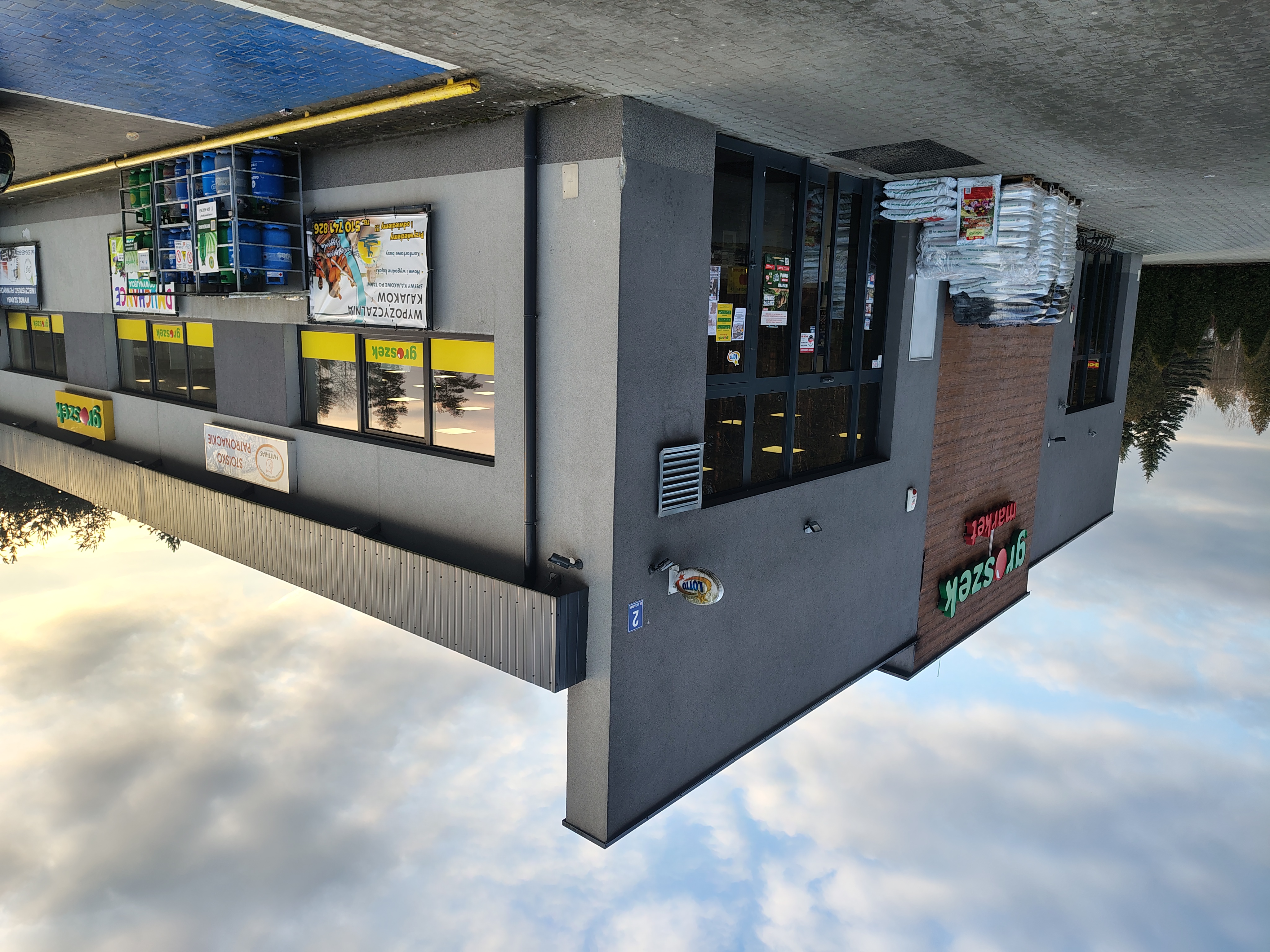 Supermarket Groszek Harasiuki - elewacja 8