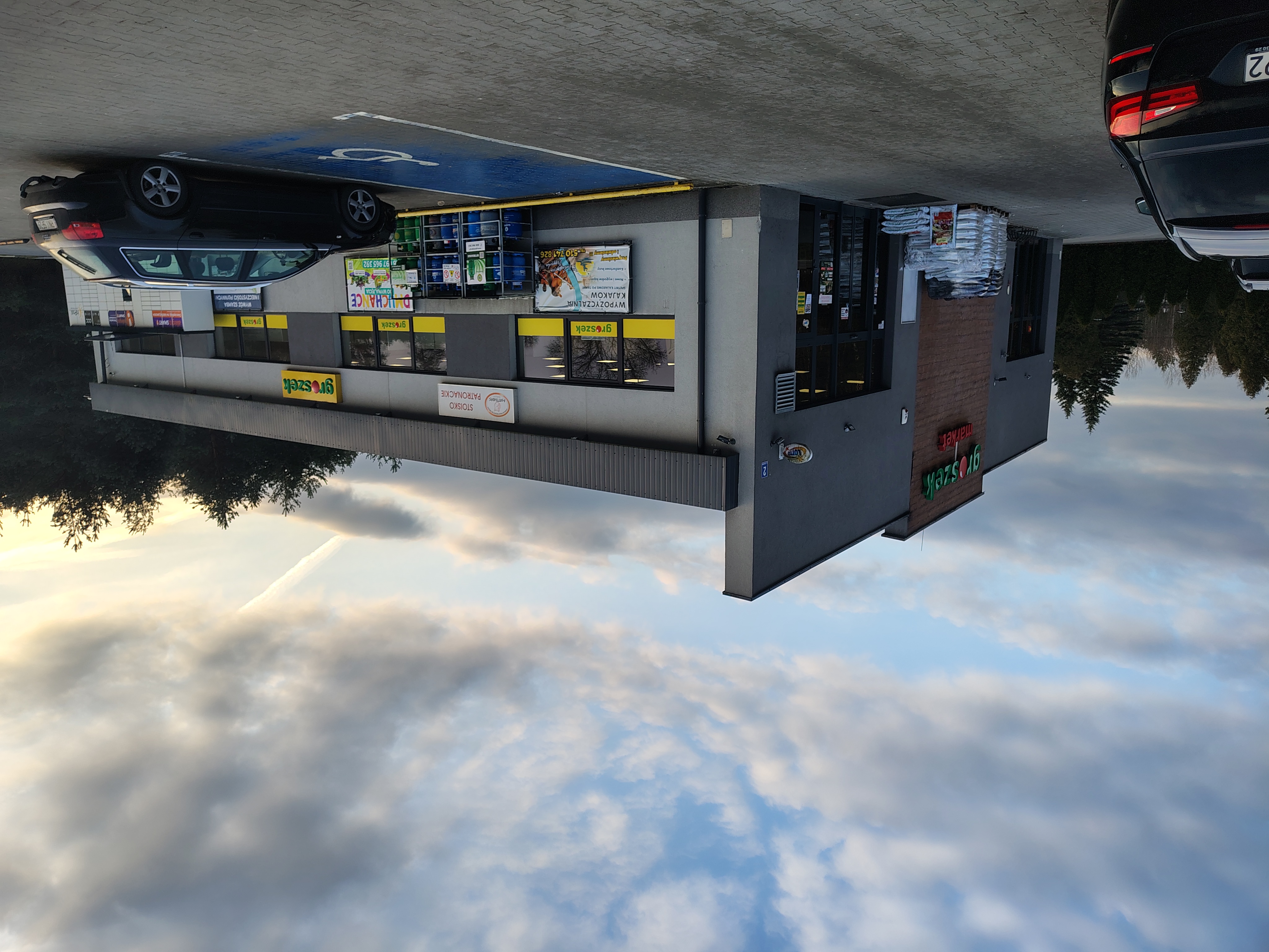 Supermarket Groszek Harasiuki - elewacja 9