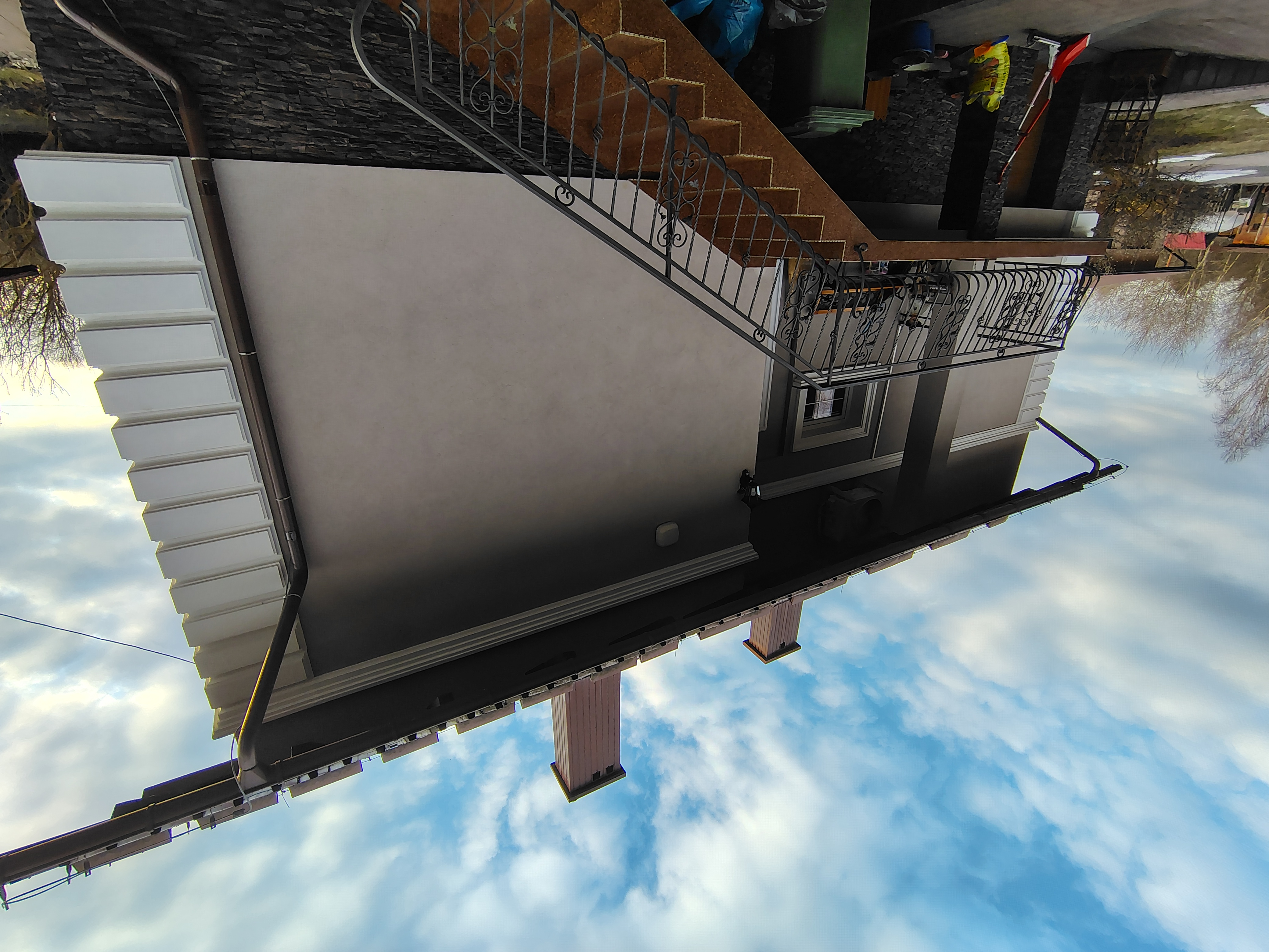 Dom jednorodzinny beżowa elewacja - widok 8