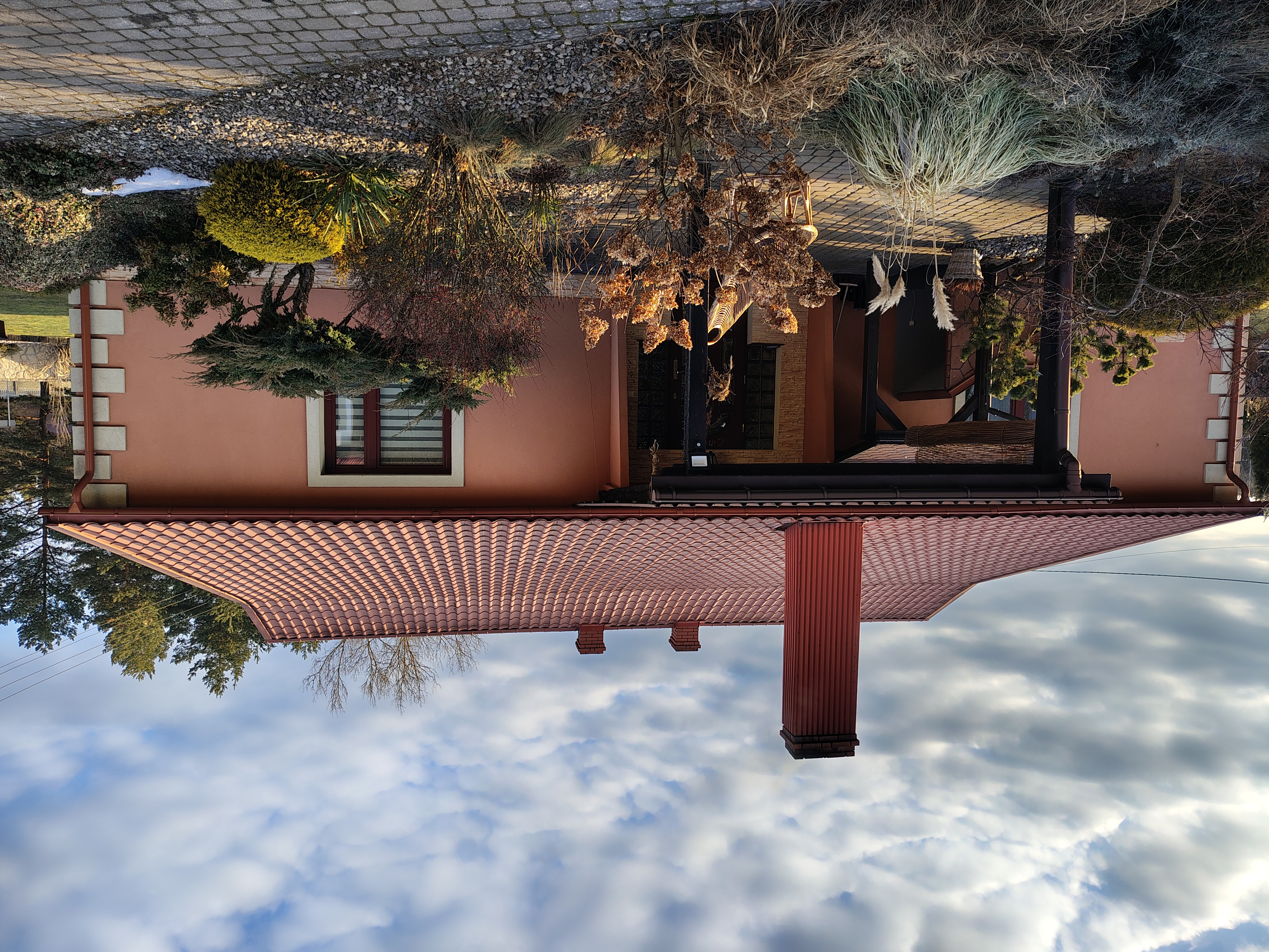 Dom jednorodzinny kremowa elewacja - widok 1