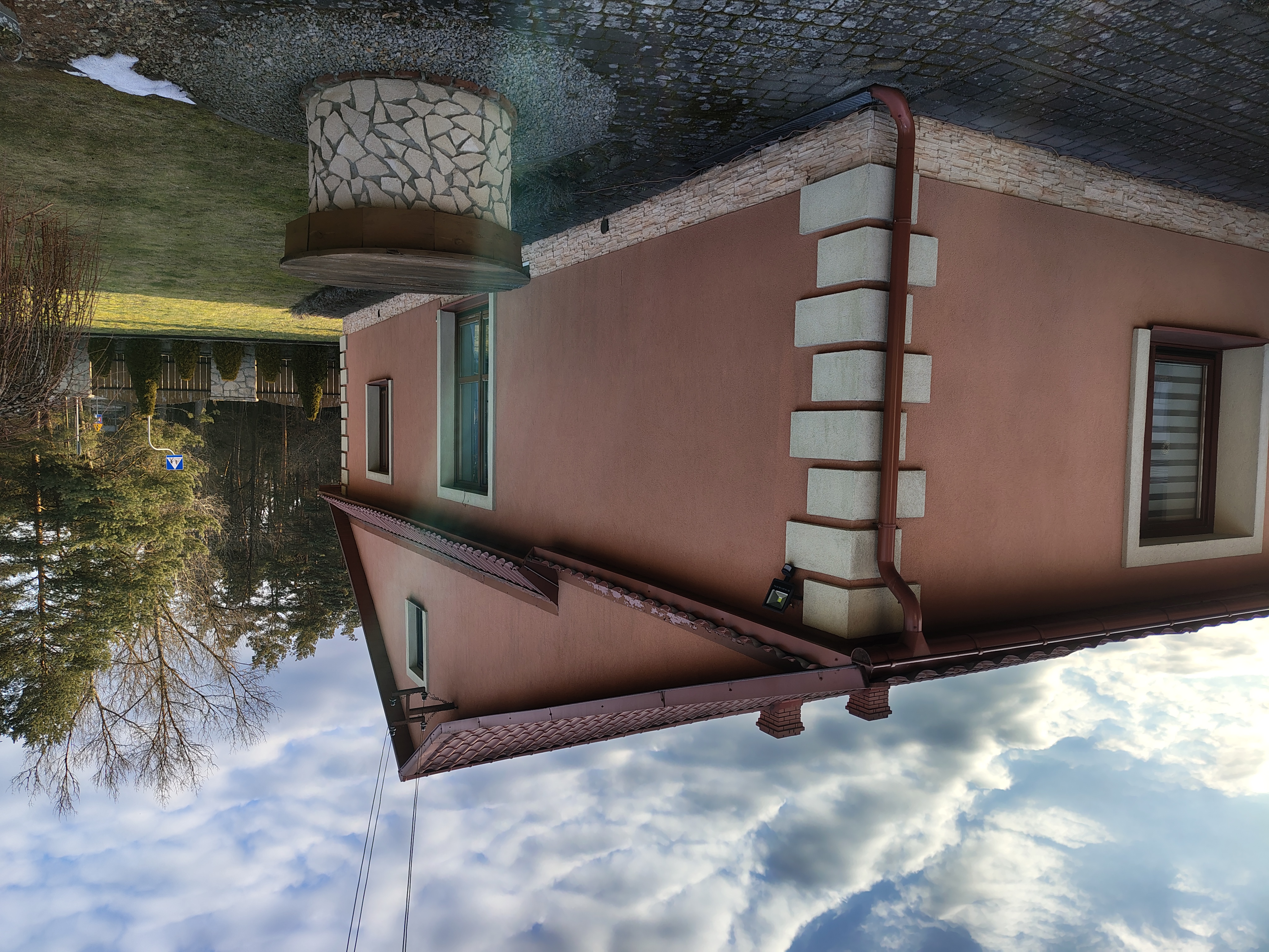 Dom jednorodzinny kremowa elewacja - widok 2