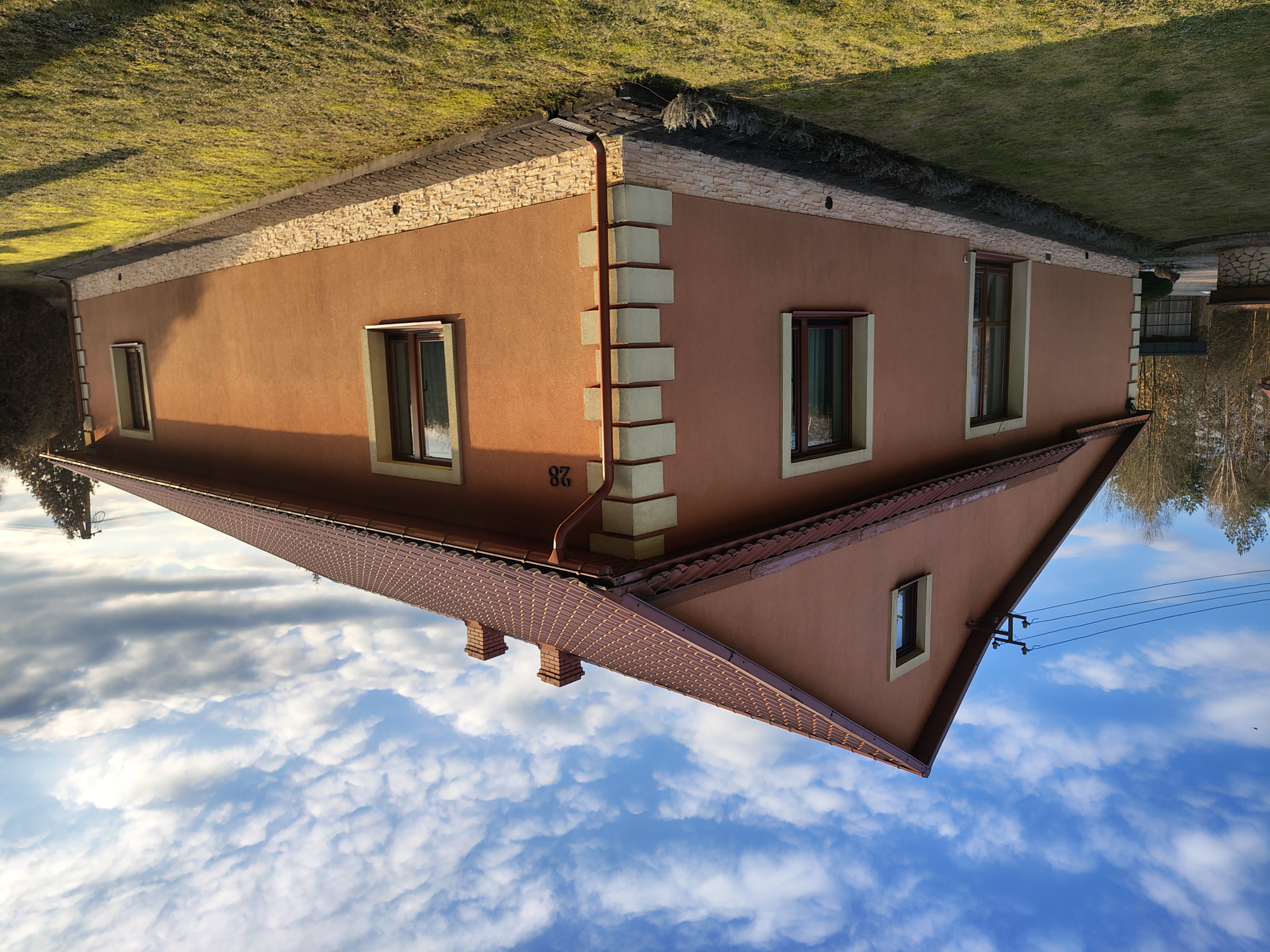 Dom jednorodzinny kremowa elewacja - widok 3