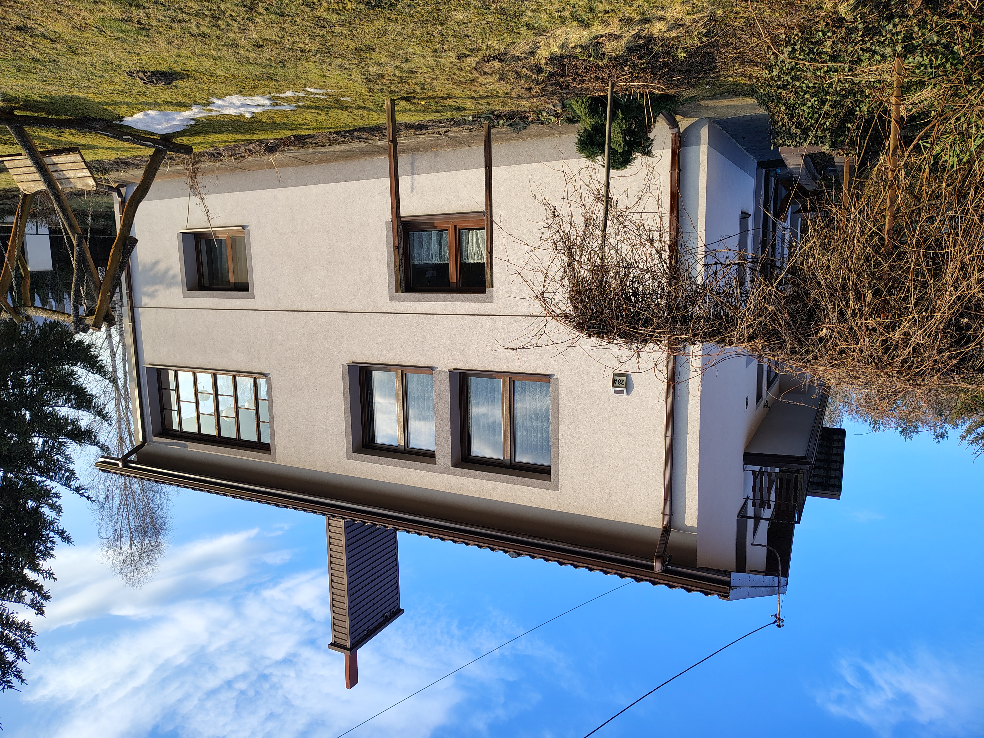 Dom jednorodzinny duże przeszklenia - widok 1