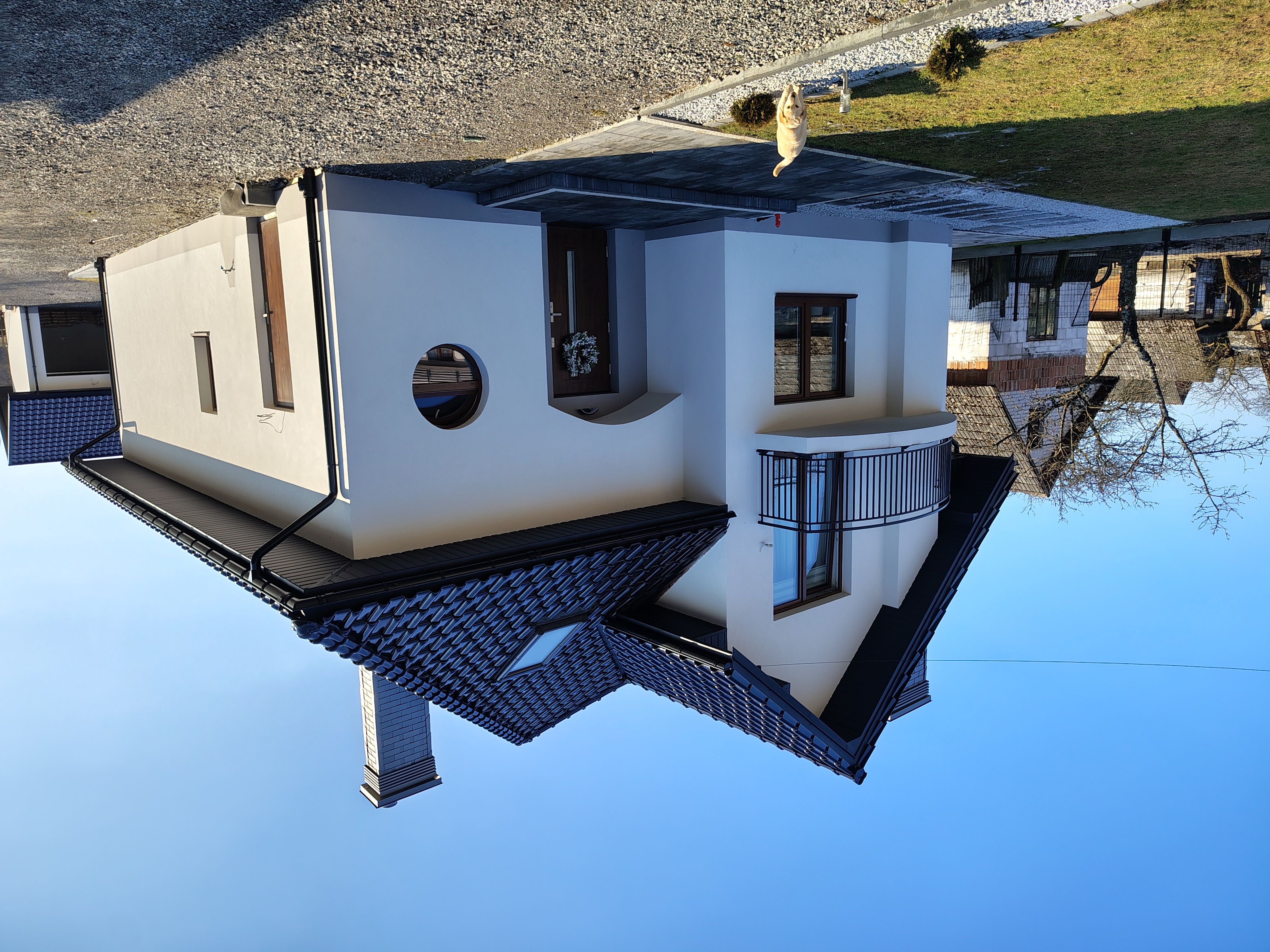 Dom jednorodzinny zaokrąglony balkon - widok 4