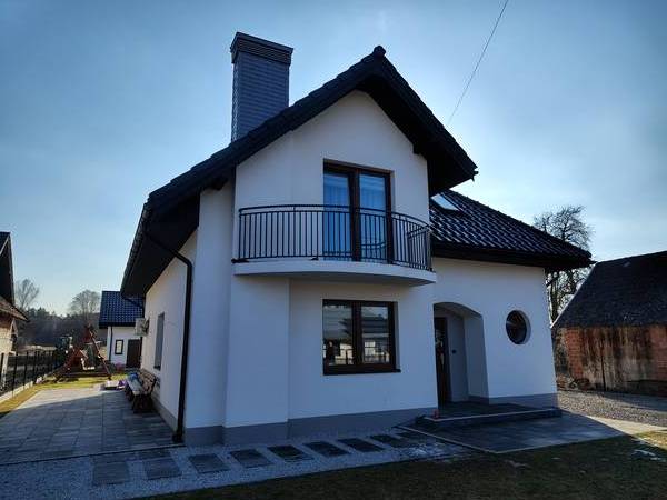 Dom jednorodzinny - zaokrąglony balkon